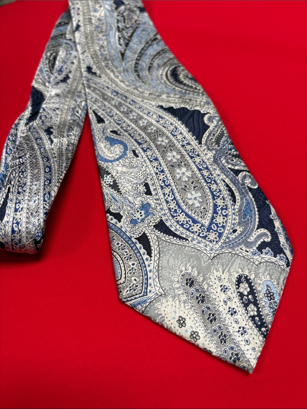 Geoffrey Beene silk paisley tie!